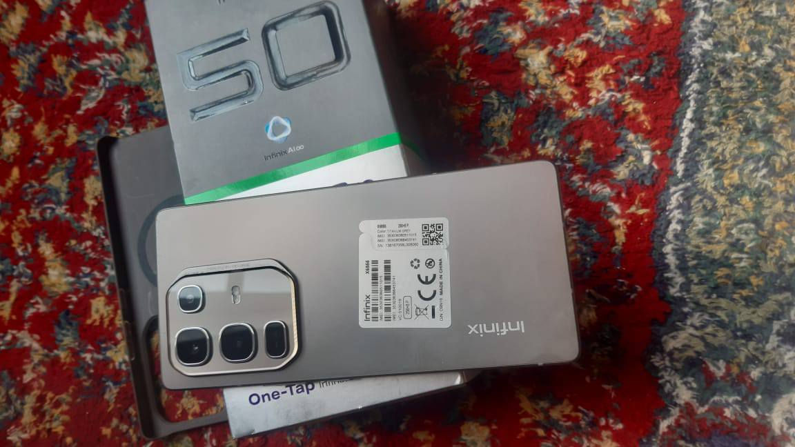 أنفنكس نوت 50 بروS مستخدم شهر واحد
ذاكره 256

ببجي 90  فريم 

الي ما يعرف مواصفات جهاز لا يكول مبالغ بسعره 

بسعر 300 وبي مجال  او مراوس ب ايفون يصير فرق

***********
