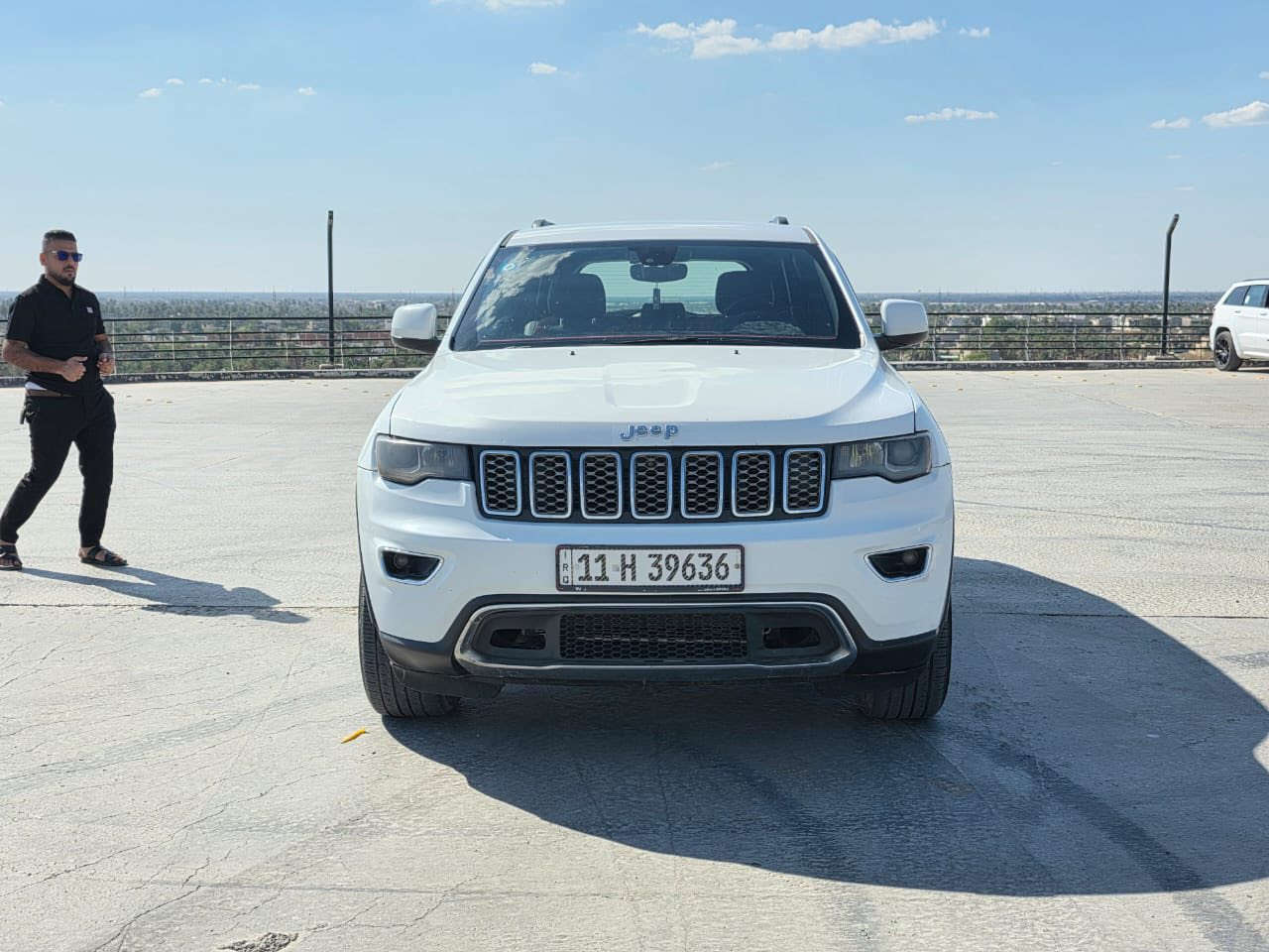 جيب لاريدو 2019 وارد امريكي رقم بغداد حادث بسيط جدا فقط ربع البنيد صبغ السونار مرفق مع الصور وبالعراق شخط بالباب ومصبوغ عل كد الشخط السياره مكفوله من اي اضرار داخليه ماشيه 90 الف ميل مواصفات شاشه كبيره كير كوبرا ردار امامي ورادار حانبي بصمه نضام ايكو وسبورت تشغيل عن بعد حساسات وباقي المواصفات المعروفه
كير محرك تخم تاير كله جديد 
*ملاحظه 
( محرك السياره مبدل 2014 يعني انسى شي اسمه دوانز ) 
السعر 198 وبيه مجال 
العنوان بابل الحله 
للاستفسار 
***********
***********
