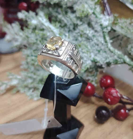 خاتم من حجر السترين الأفريقي الطبيعي
صياغه ثقيلة وجميلة فضه عيار ٩٢٥
مع شهادة المنشأ وضمان الخاتم الاصلي
يوجد توصيل إلى جميع المحافظات
التواصل ع الخاص او ع الواتساب ***********
