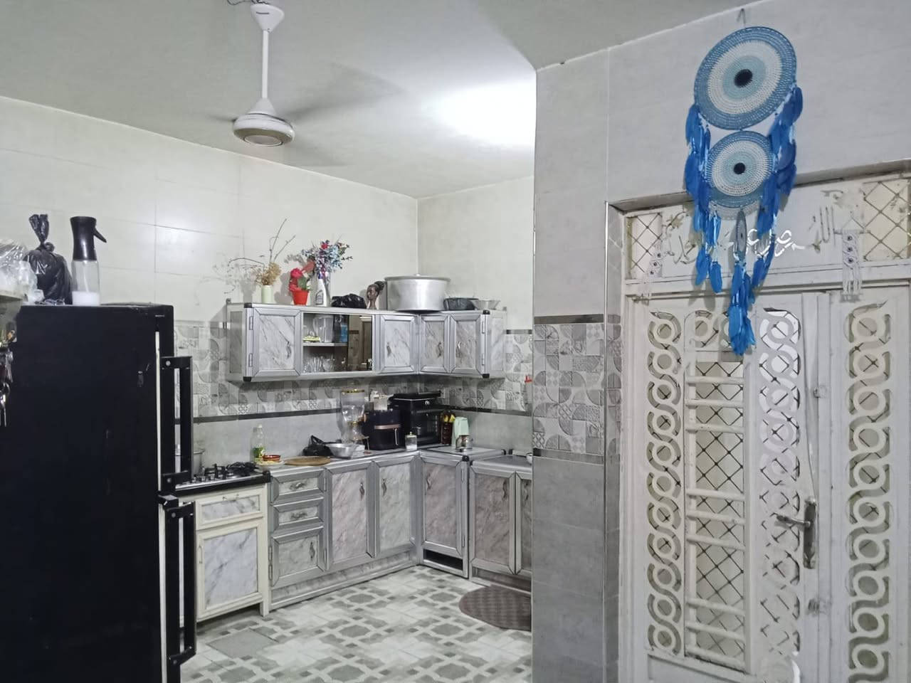 السلام عليكم دار للبيع طابو زراعي سند 25 المكان جاي من سيطرت بغداد يم الجملونات المساحه 450م البيت على شارع العام السعر 140 للاستفسار ***********
