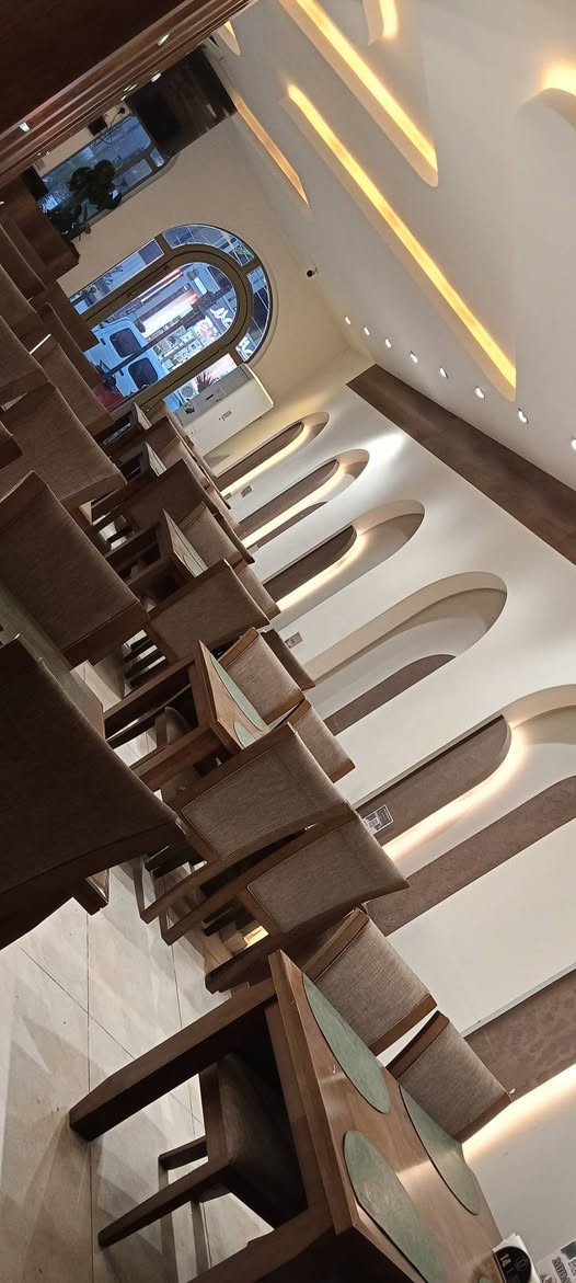 مطعم للبيع بالكامل مساحة 400 متر
تجهيز درجة أولى مجهز من كلشي ما ناقصه أي شي 
للاستفسار التواصل على الرقم ***********
