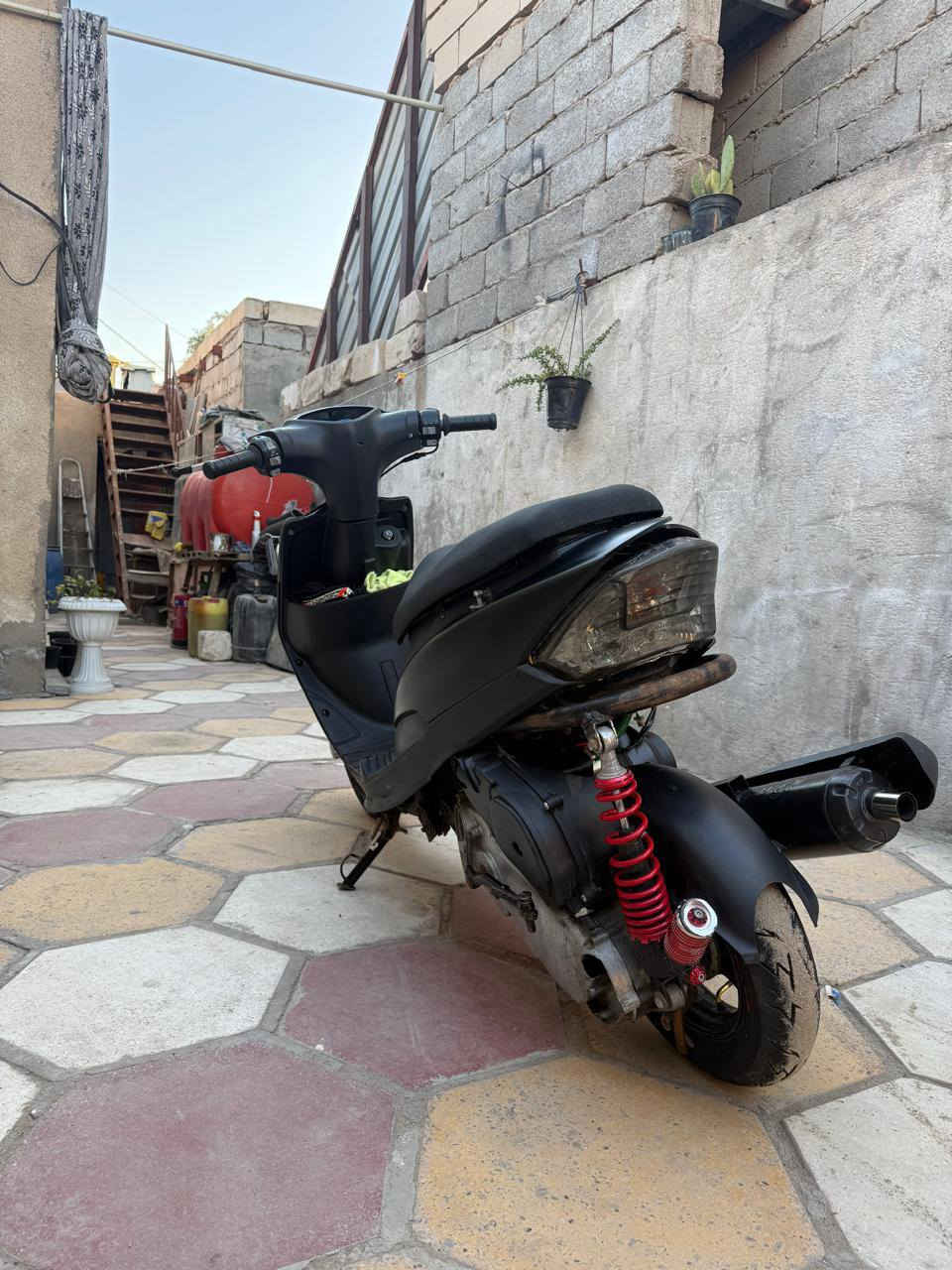 ماكس عدله
محرك مفتوح جديد وكامل عل حسب الاصول مكفول من التبخير والتنقيص 

شلعه ومشي 

بوشه 49 بلاديه 

شاصي رياضي عالي وخفيف واطول من اي دراجه مثلها 

تايرات جدد ويل جديد ماناقصها غير الباتري وربط واير البك لايت
650الف
متواجد واتساب 

***********
