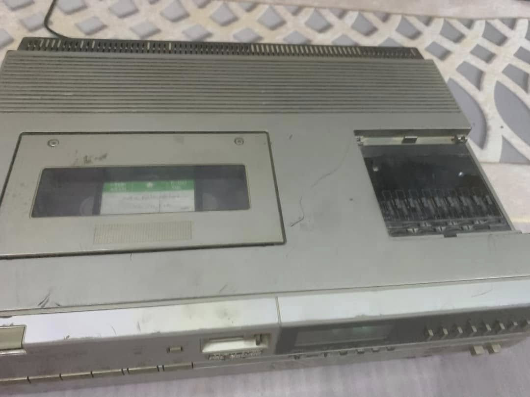 فيديو ناشنونال 2000
بيه كهرباء ولكن داخله كاسيت ما يطلع متروك من سنوات يرادله صيانه 
ابيع على وضعه ب25000


**إذا كنت صاحب هذا الإعلان وتريد حذفه لأي سبب، رجاءا أرسل رسالة إلى الدعم الفني**