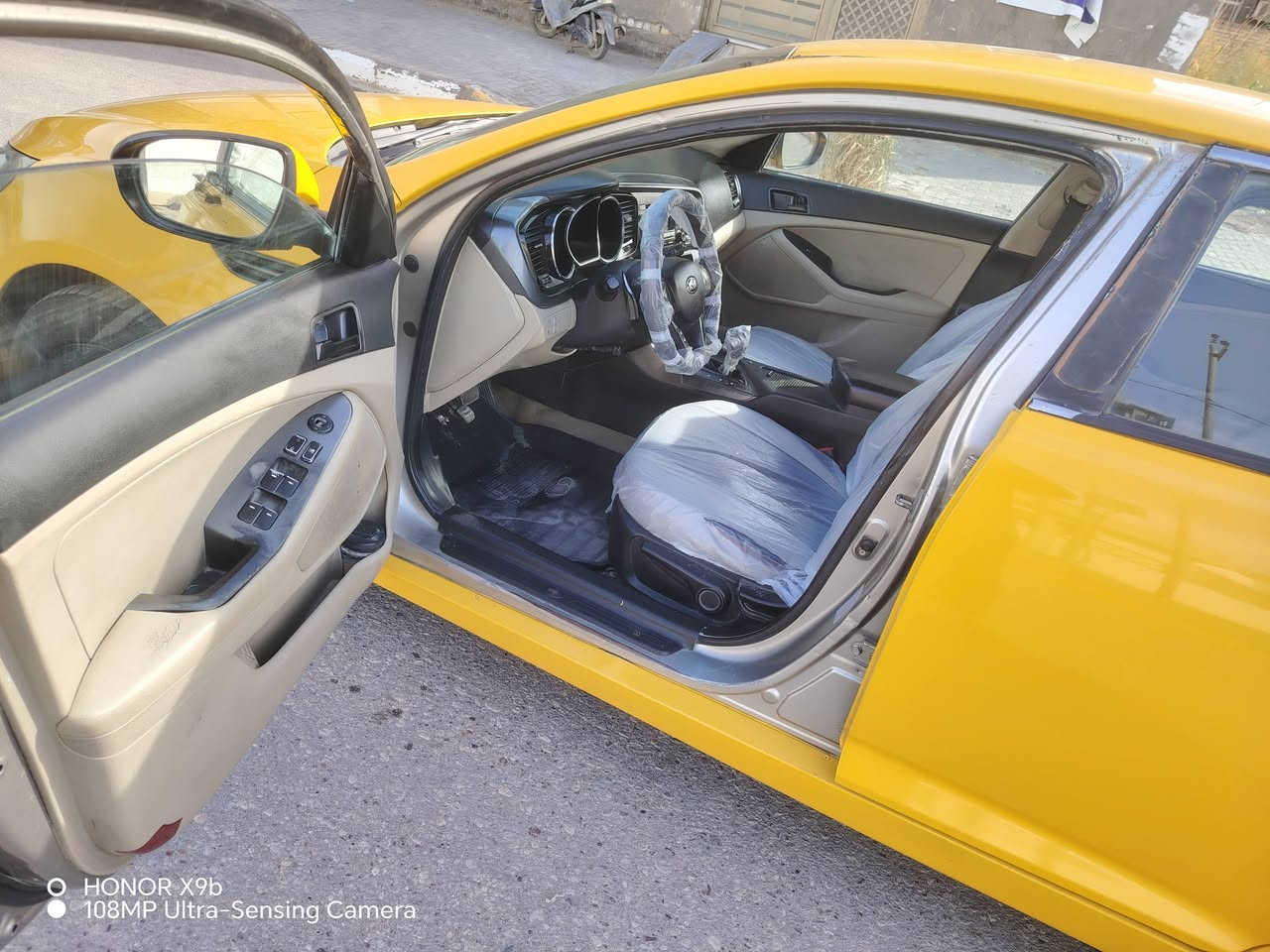 السلام عليكم ورحمة الله وبركاته وبتيمة البيع موديل ١٢ خليجي مكينة ٢٠٠٠ ٤حساست سنوية ٢٧ مكينة كير حدادية تبرية تخم تاير جاهزة من كلشي السعر ١٠٦ مكانهة السماوة *********** واني خادم السيارة بسمي  وكلشي واضح
