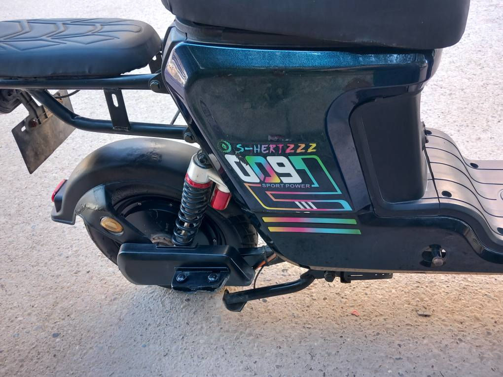 دراجه ار ٩ موديل ٢٥ اخو جديد بطاريات دبل ٥ اكبار دراجة نظيفه تاخذها علا فحص سعر ٣٢٥ وبيها مجال بعقوبه مدخل المفرق *********** بعقوبة, ديالى
