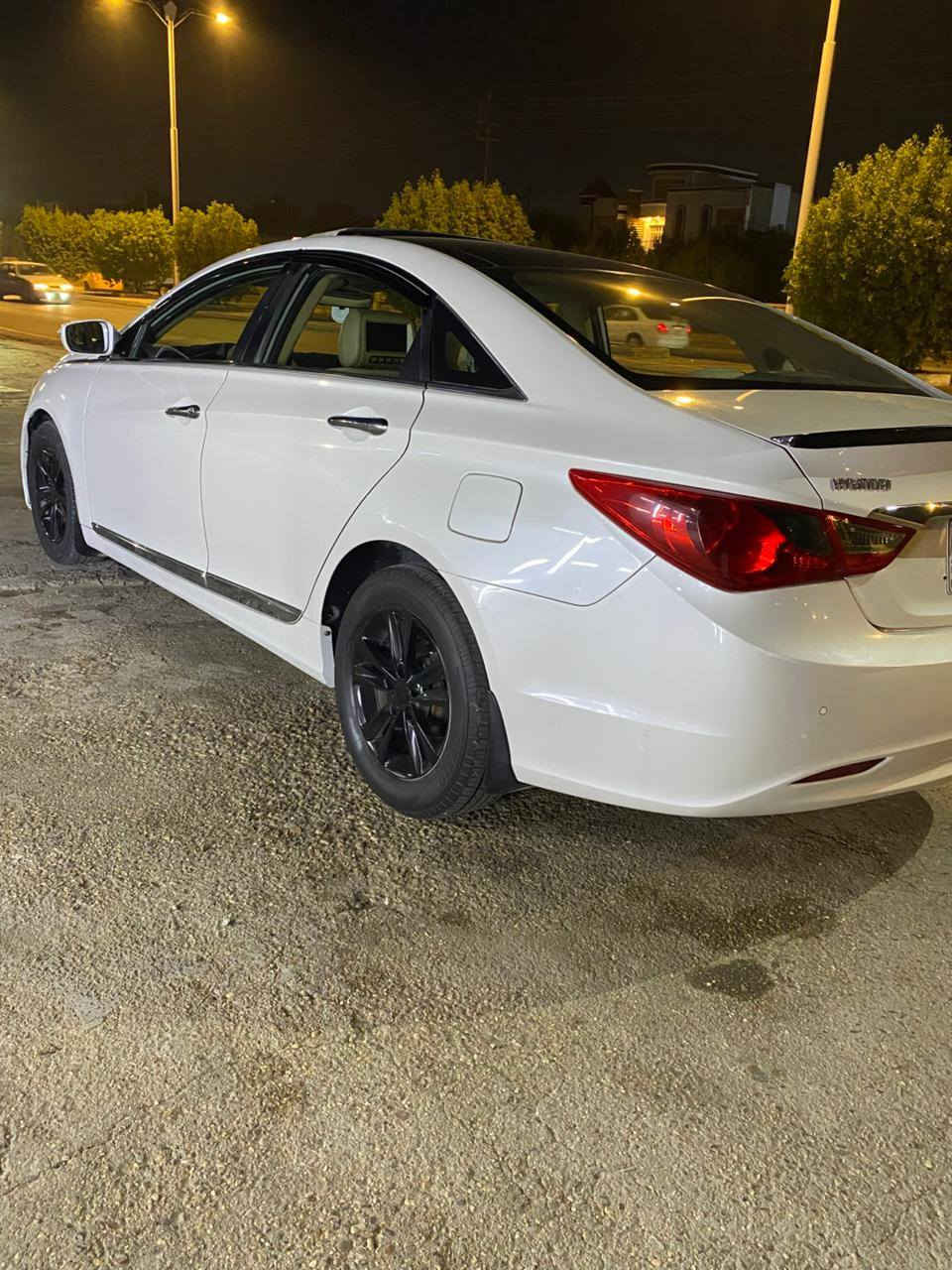 للبيع سوناته
موديل ٢٠١١ خليجي مكفوله من الصبغ 

مكينه ٢٤٠٠ دوش 

مواصفات فول عدا البصمه 

مري شفط قطعتين تبريد 

بنراما 

سعر ١٢٥ وبيه مجال 

***********
