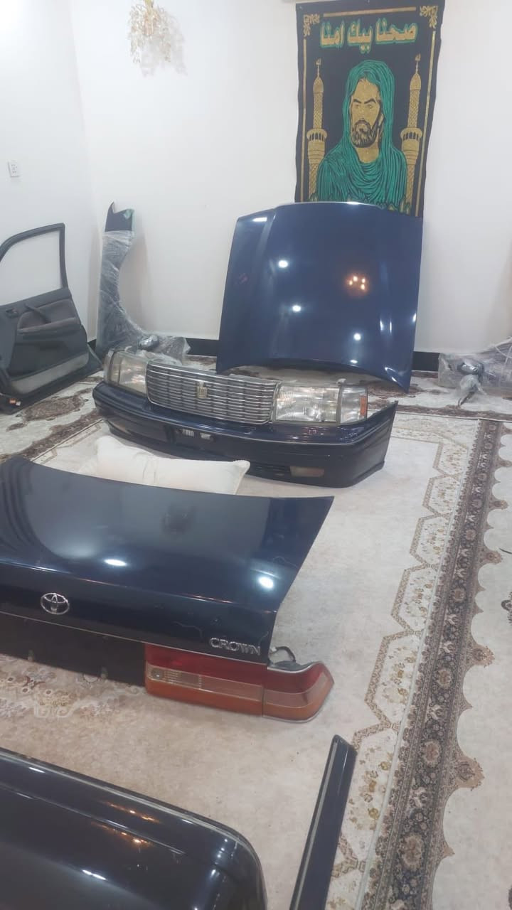 السلام عليكم…. فره كراون راس الثور مديل 2000 كامله بنبد جنطه دعاميات بيبات وبطاين بجم امامي وخلفي جاملغات امامي مري
السعر 15$ 
رقم الموبايل ***********
