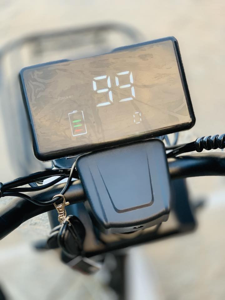 🚲 للبيع دراجة شحن كهربائية – موديل 2024
دراجة شحن بحالة الشركة، استخدام نظيف وجاهزة للعمل بدون أي مشاكل.
المواصفات:
الحجم: 28
بطارية ليثيوم عدد 5 بطاريات
سرعة تصل إلى 99
قوية ومناسبة للشحن والاستخدام اليومي
الموديل: 2024
📞 رقم الهاتف: ***********
💰 السعر: 500 ألف (قابل للنقاش البسيط)
للمهتمين يرجى الاتصال أو المراسلة.
