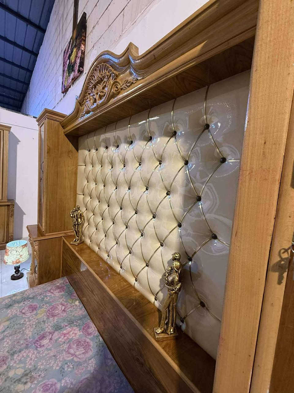 غرفه اخشاب ام المسرح  تسكام 5ملم صاج خارج والداخل موديل شغل   نقش زان  دنك زان كلها شغل زان شغل ثكيل الغرفه كلش ثكيله وخشب قوي واخت الجديدة
شغل درجه اولى ونظيفه كولش اي كسر او ضرر ما بيها 
زاويا تخليها بصف الكنتور صير 8 ابواب 
  نسبة نظافتها 95 /100  وأكثر 
الغرفه متكونه من 9 قطع 
 الغرفه ولا غلطه بيها و بالعافيه على لي ياخذها 
 الظهر جرجوبه براغي  القاعدة بلوك سقف بلوك    
 العنوان بغداد الحسينية توصيل هم موجود
رجاء السعر خاص


**إذا كنت صاحب هذا الإعلان وتريد حذفه لأي سبب، رجاءا أرسل رسالة إلى الدعم الفني**