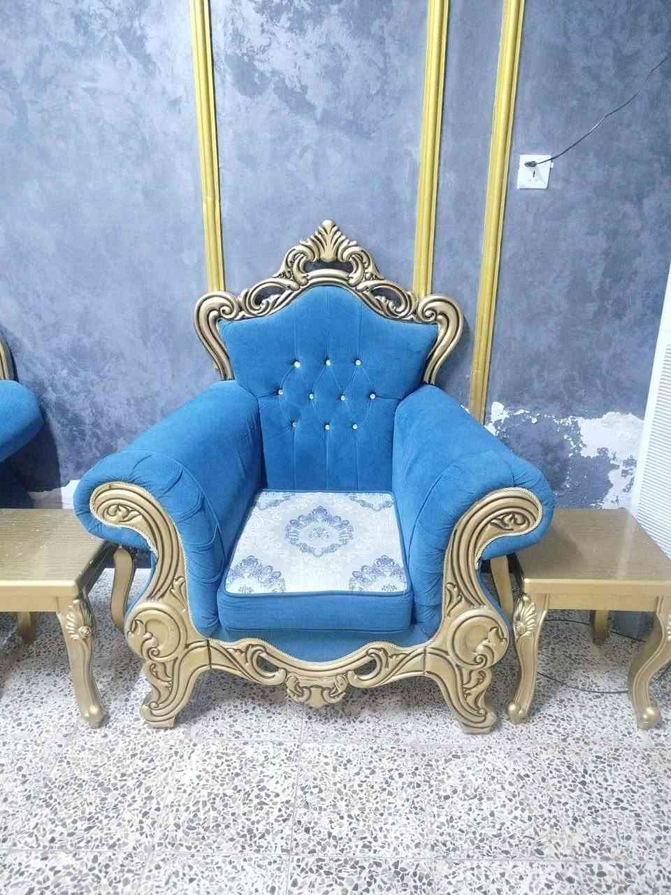 تخم ملكي ١٠ مقاعد مع سيت طبلات المكان
الشعلة شارع الخيام 
السعر النهائي ٤٥٠ 
لا شك ولا اي تلف في القماش
للاستفسار الاتصال ع الرقم ***********

