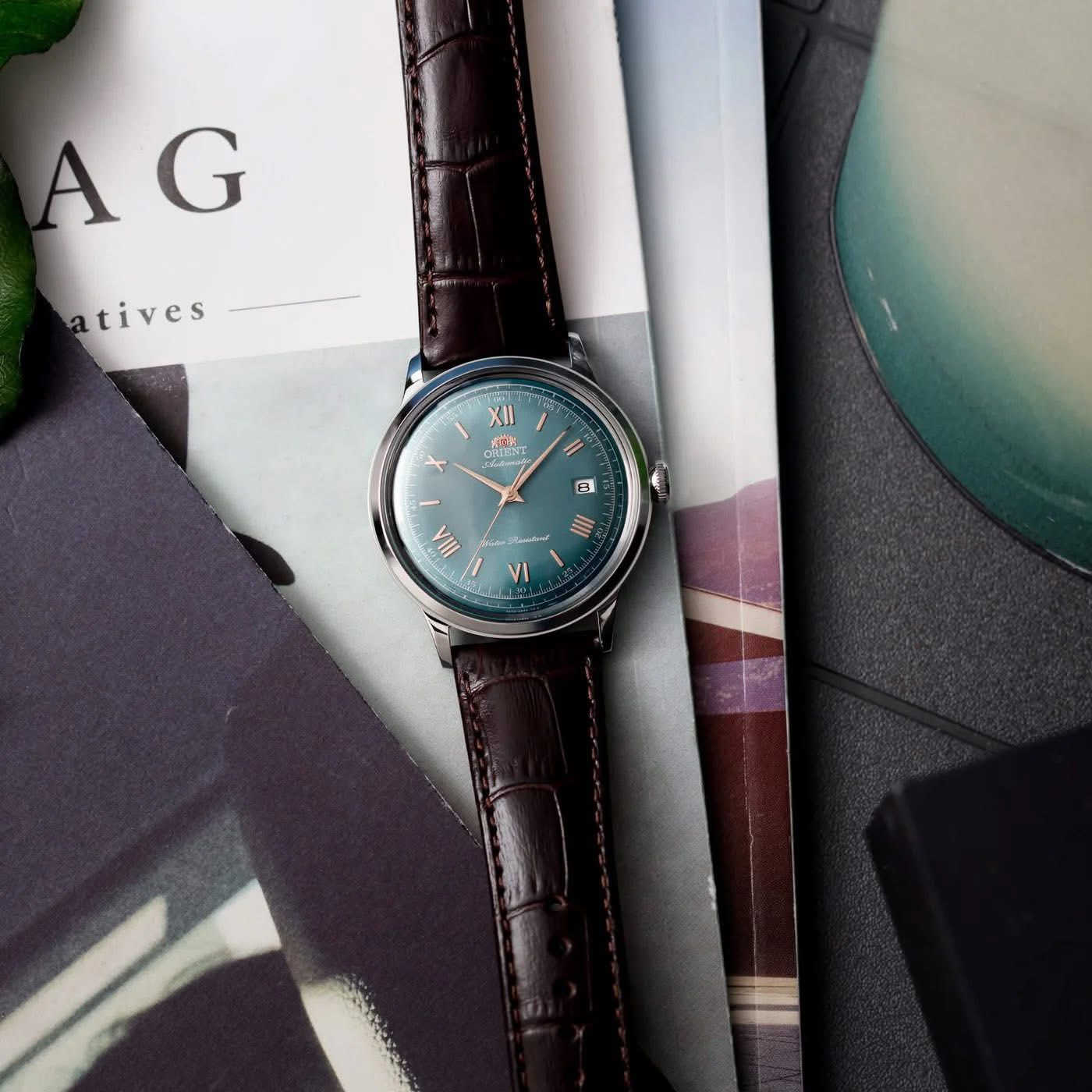 اورينت 

وكاله كامل المرفقات 

متوفر بألوان متميزة 

القطر 42

اوتوماتيك 

سير جلد 

مقاوم للماء 30 متر 

فولاذ مقاوم للصدا 

22 حجر كريم 

احتياطي الطاقه 40 ساعه  

زجاج معدني 

توجد خدمة توصيل 

***********
