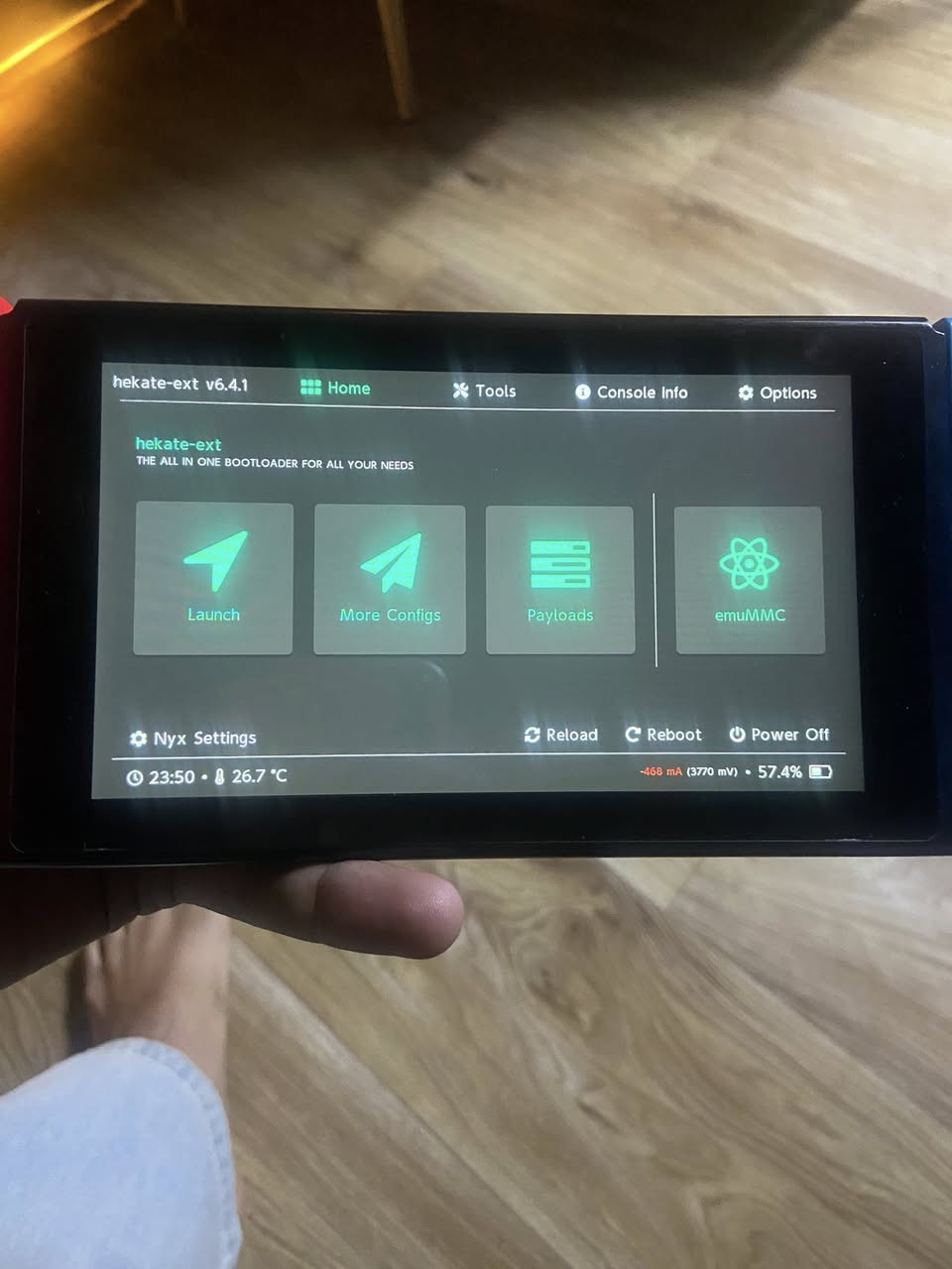 نتندو سوتج مهكر جهاز بي مكتبه العاب وبي العب انولاين و افلاين الجهاز بي شاحنه وكلشي يخصه من قاعده سعر الجهاز ٢٢٥  
مكاني منصور


**إذا كنت صاحب هذا الإعلان وتريد حذفه لأي سبب، رجاءا أرسل رسالة إلى الدعم الفني**