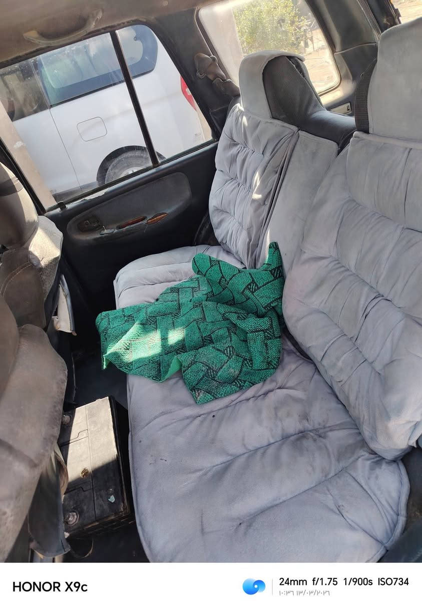 سبورتج موديل ٩٤ نضيفه كير عادي ومحرك محور ونجي السياره خير من الله دواخل نضيفه تاير جديد حداديه زينه بيه فقط البنيد طاير ع الجامه ومصلح البنيد باقي بس الصبغ السعر ٣٦وبيه مجال المكان واسط الزبيديه الرقم ***********
