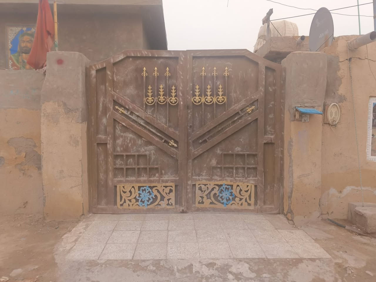 بيت للبيع نهايت سوق زوريجات غرفتين وصاله استقبال / سعره 10 وبي مجال / والبيت زراعي ***********
