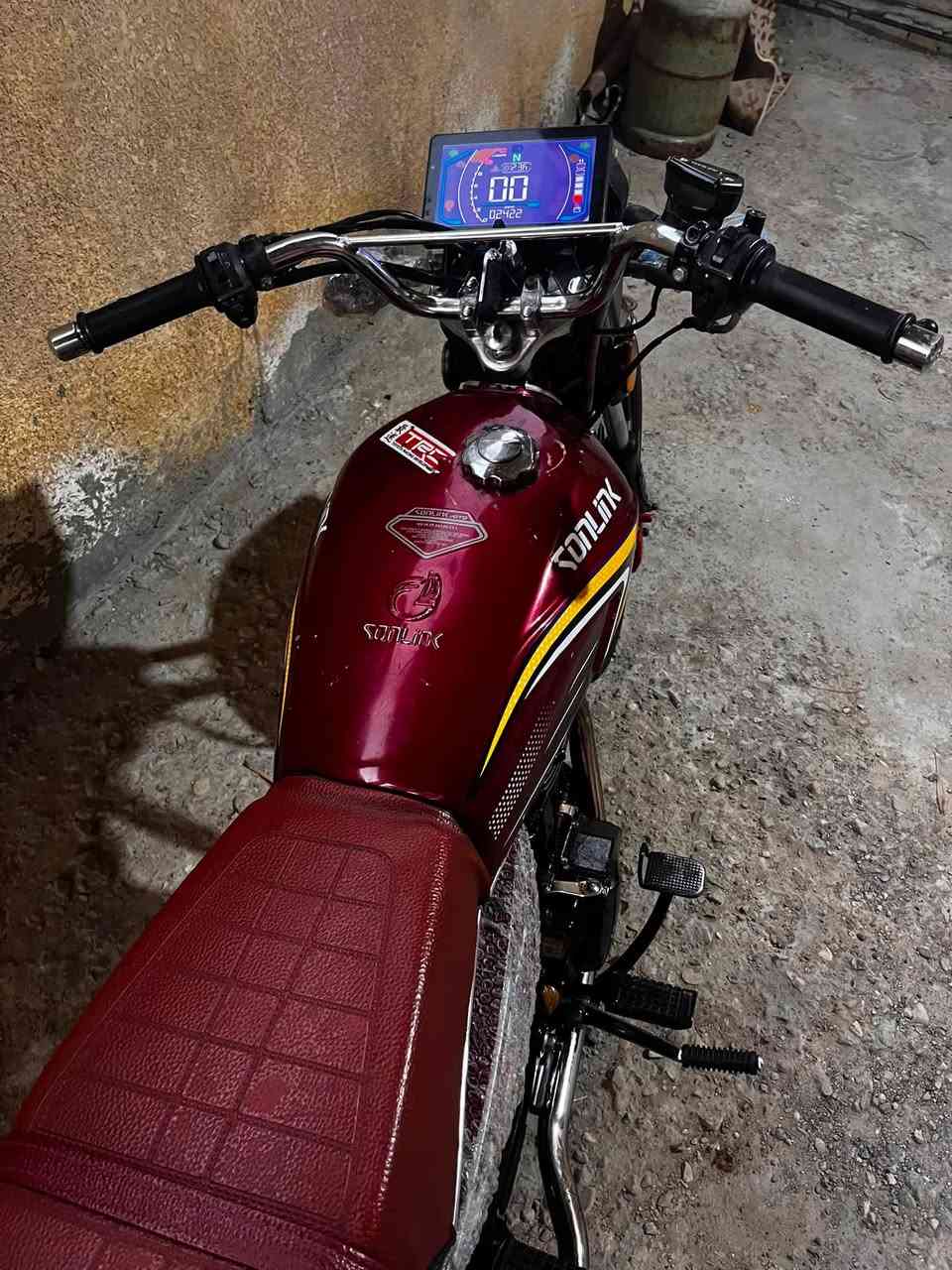 سيفان للبيع مويل 2025سعر 700مكان بعقوبة ***********
