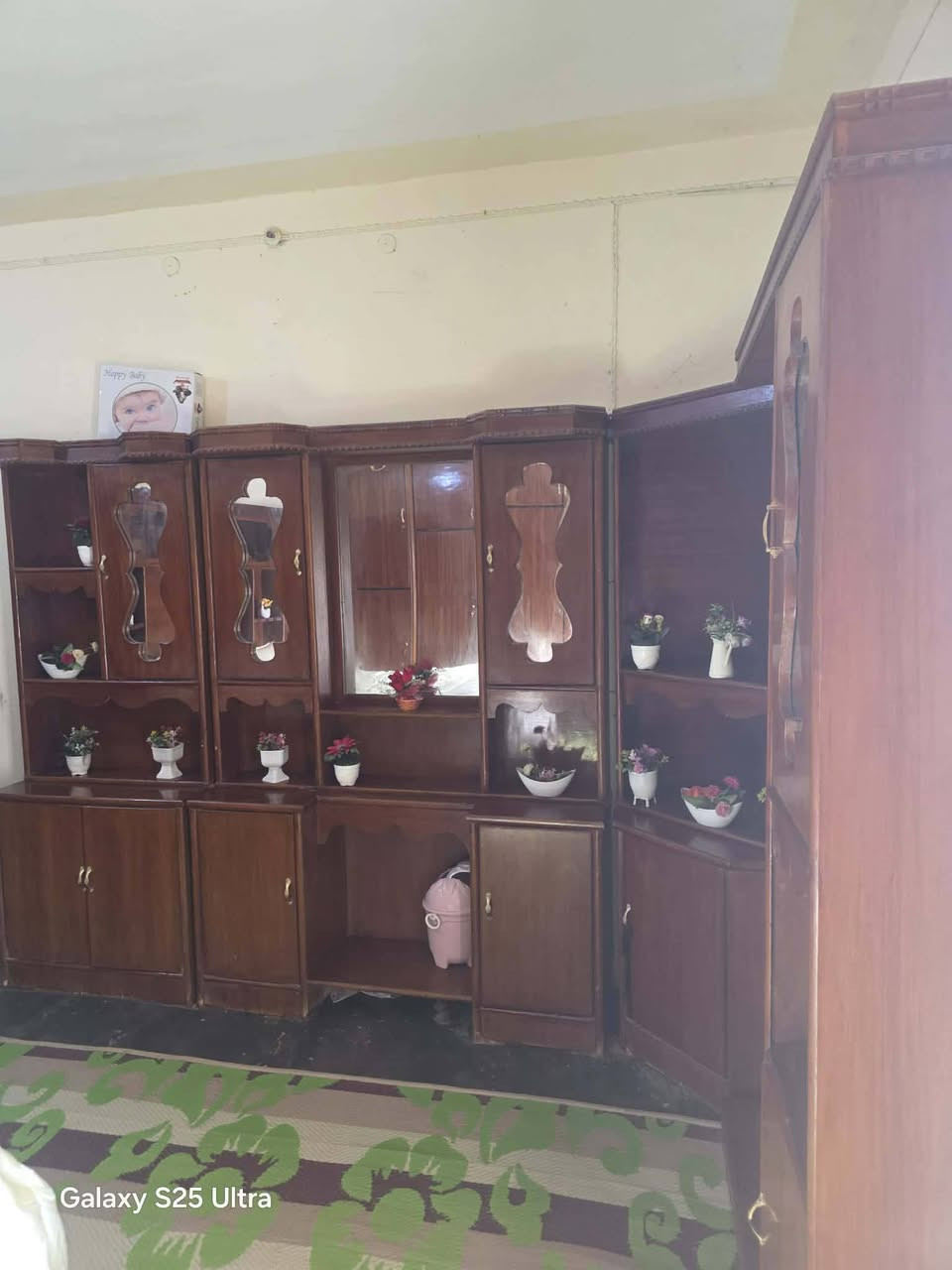 السلام عليكم اخواني عندي غرفه خشب صاج العراق الاصلي للبيع والتواصل على هذا الرقم***********
