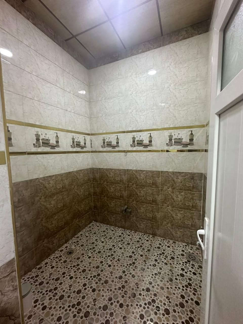 🔶🔶  بيع_مستعجل

🔶 دار طابقين (زراعي ) للبيع .

🔶المساحة : 100 متر واجهه 5 متر.

🔸الطابق الاول يحتوي/ ( استقبال  _  هول داخلي  _ مطبخ _ صحيات داخلي وخارجي  _  منور   _ كراج ) 
🔸الطابق  الثاني ...
يحتوي /( غرف نوم عدد ( 2 ) _هول _ صحيات ) ..

🔶الموقع : حي الواسطي / قرب حديقة فدك  _خلف ماركت مصطفى.

🔶السعر : مناسب جدا

للاستفسار عن السعر يرجى المراسلة  أو الاتصال على ارقام  التالية ☑️
 ☎️ ***********
       ***********

أو مراجعة مكتب الكنز للعقار الواقع حي الواسطي قرب مول حجي زياد تحت مسجد نور الدين الزنكي
