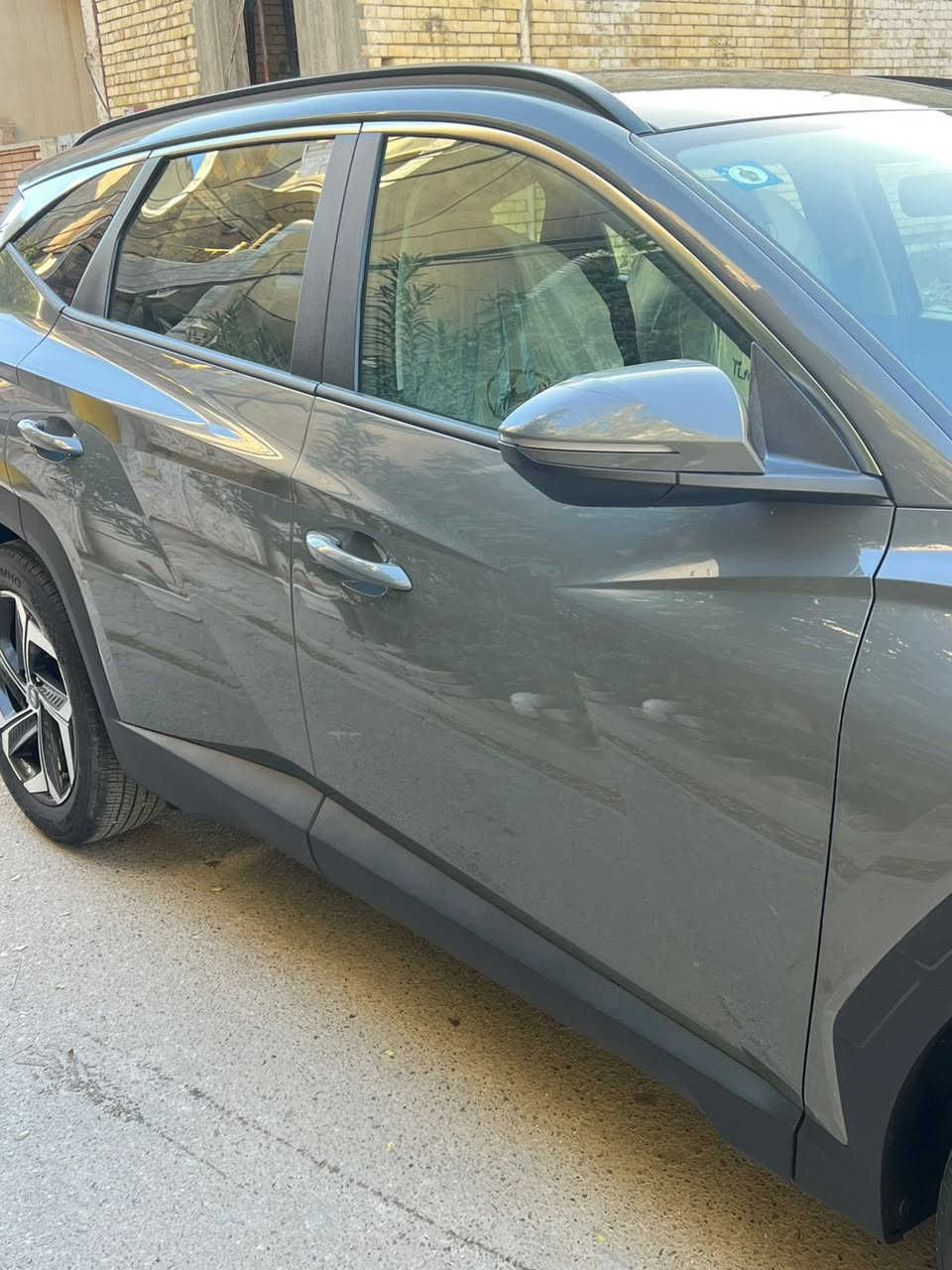 السلام عليكم توسان موديل 24 لون سبنتي ماشية 10 ميل سيارة جديدة وحادثها قبغ جنطه فول ١/١ رقم بغداد بسمي تحويل ثاني يوم مكفولة من كلشي فقط قبغ جنطة بيه بارد فقط 
مكاني اعظمية راس الحواش 
سعر 21800$ بيه مجال حك الجيه 
***********
علي
