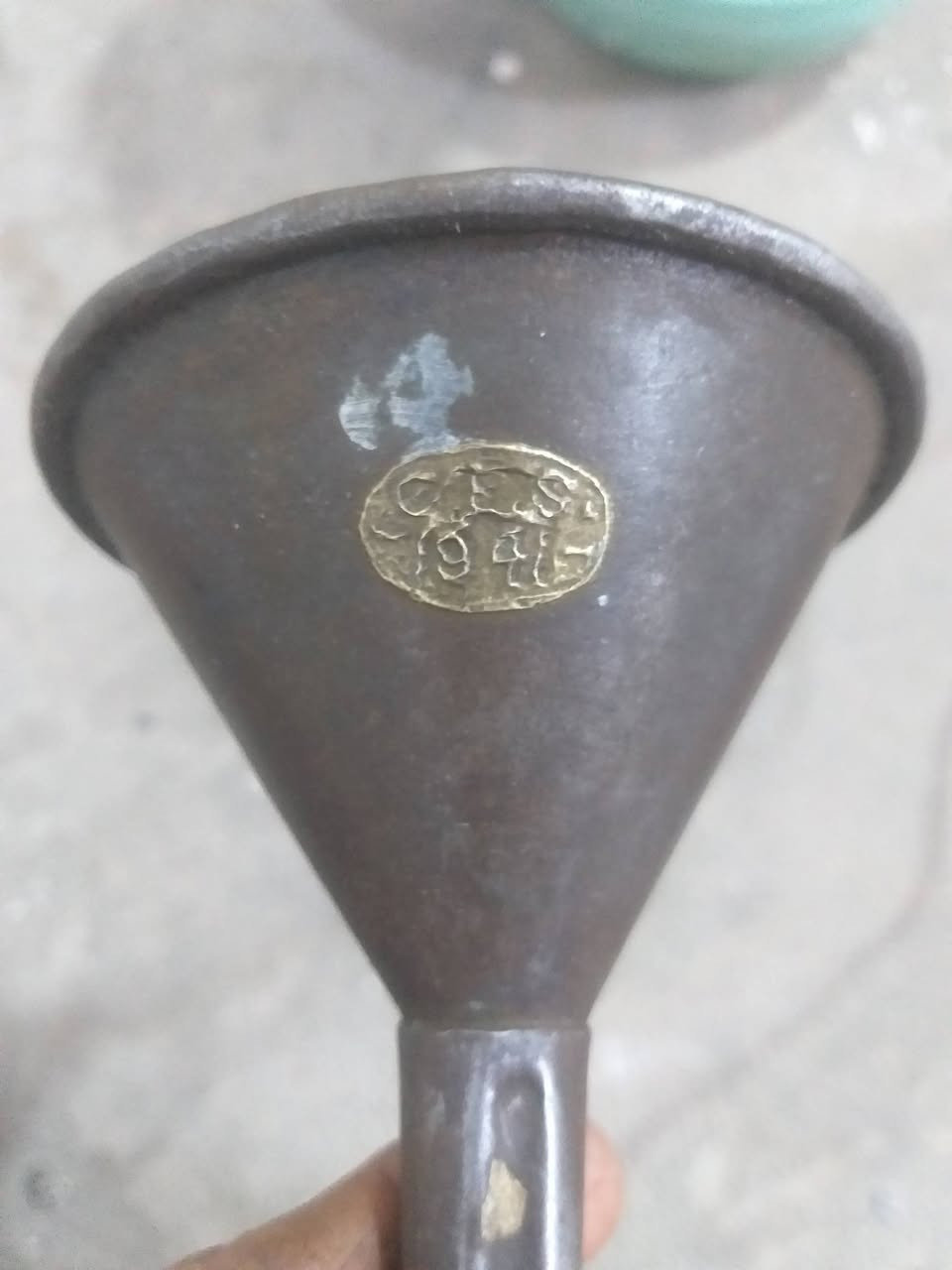 محكان قديم عمر المحكان ١٩٤١ قديم وين اهل النتيكات والتحف القديمه الي اريد يتواصل ***********
