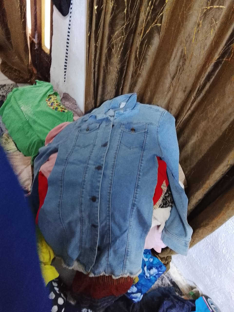 سلام عليكم توجد بإله ملابس كميه كبيره رجالي نسائي 
جمله مفرد ***********
