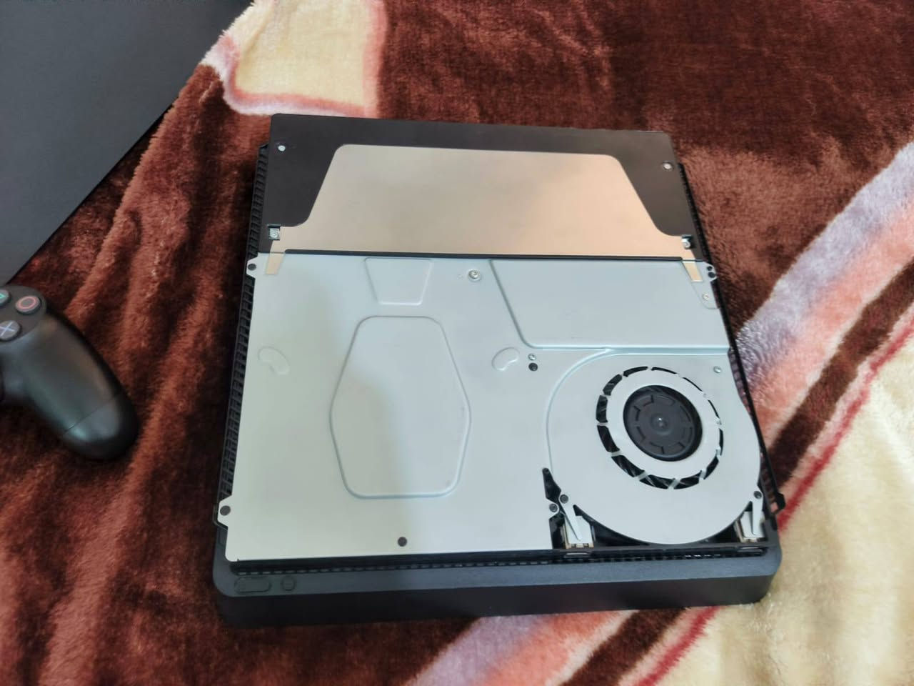 بلاي فور. سلم نص تيره. مهكر نضام 11 ويا 4لعبات  ودبل جوستيك واحد اصلي واحد تجاري لوك استيكر. ما مفتوح نضيف جديد.  الجهاز بس مشلوع الاستيكر. وليس مفتوح 
..
...عنوان نجف ..... حي الجامعه 
... او .... حي الوفاء .............سعر........280 .... ***********
