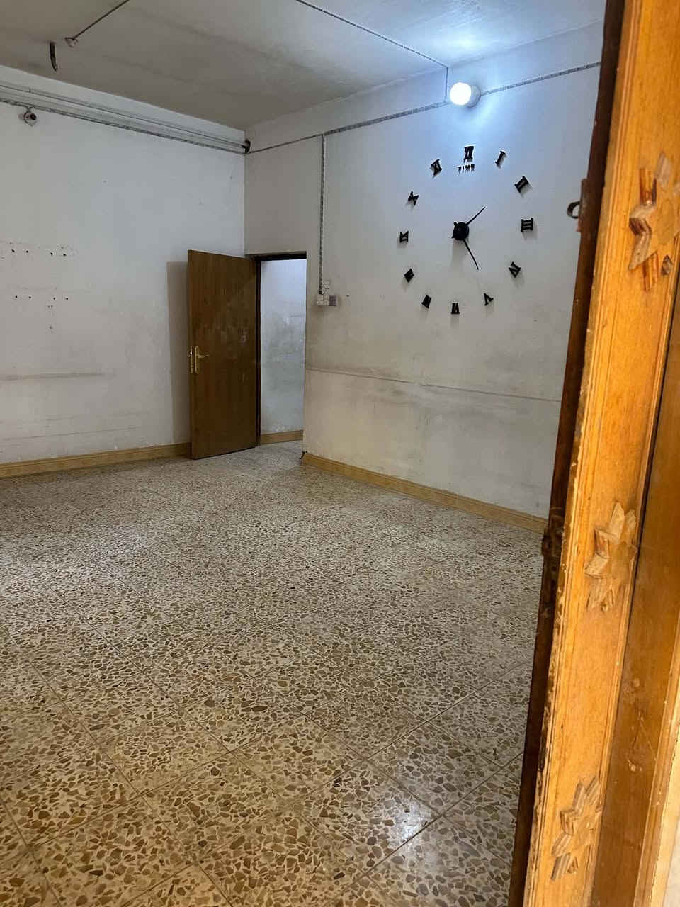 سلام عليكم بيت الايجار  بشارع اربعين قرب جامع ابو خمره غرفه وحده صاله كيندور مطبخ مجمع صحيات شرقي غربي تفاصيل اكثر الإتصال على الرقم ‏‪***********‬‏
