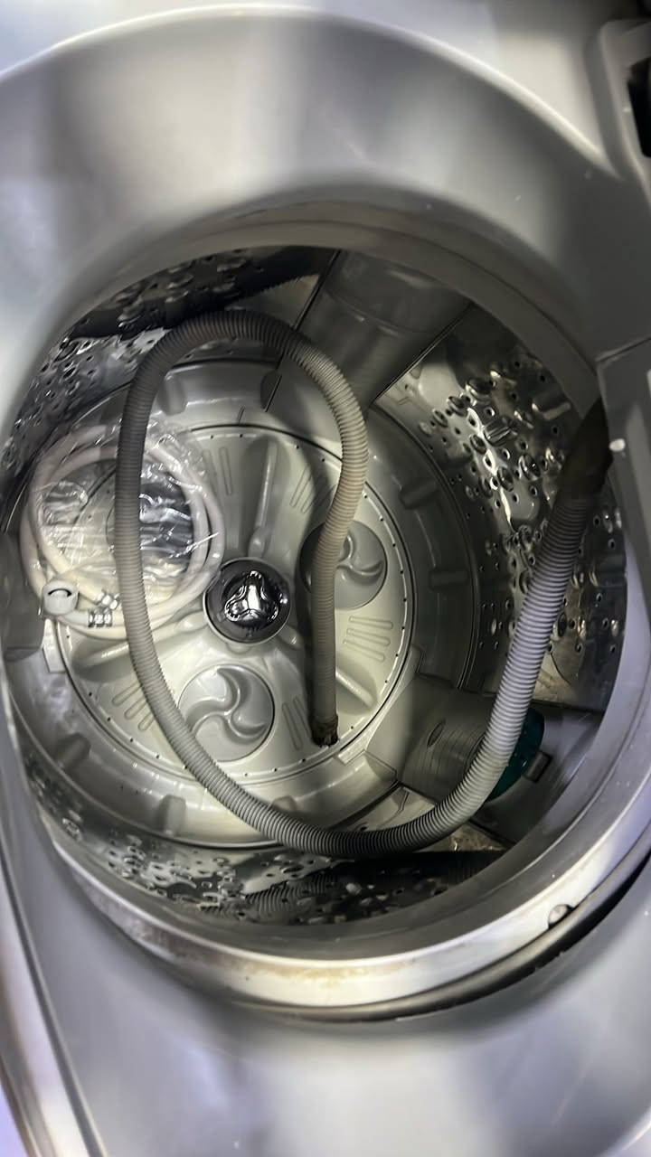 غساله ال جي باب أول ١٨ كيلو حار بارد شغاله بس من جفف بيه صوت يطلع بيه خفيف مكان بغداد مشتل معلمين للاستفسار *********** سعر ١٧٥
