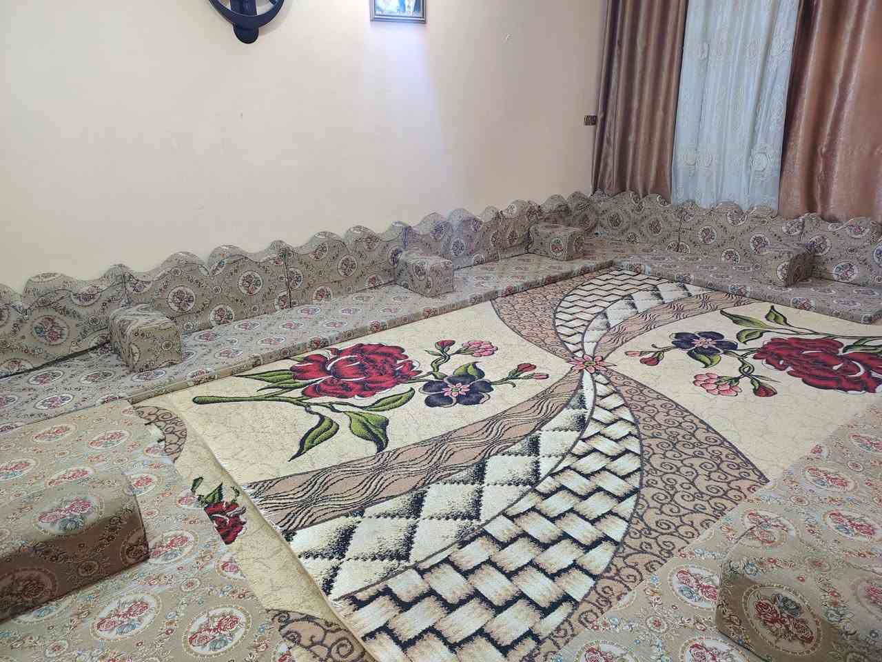 جلسه عربيه للبيع جديده استعمال 3 أشهر الي يريده بيه خير ويدلل ***********
