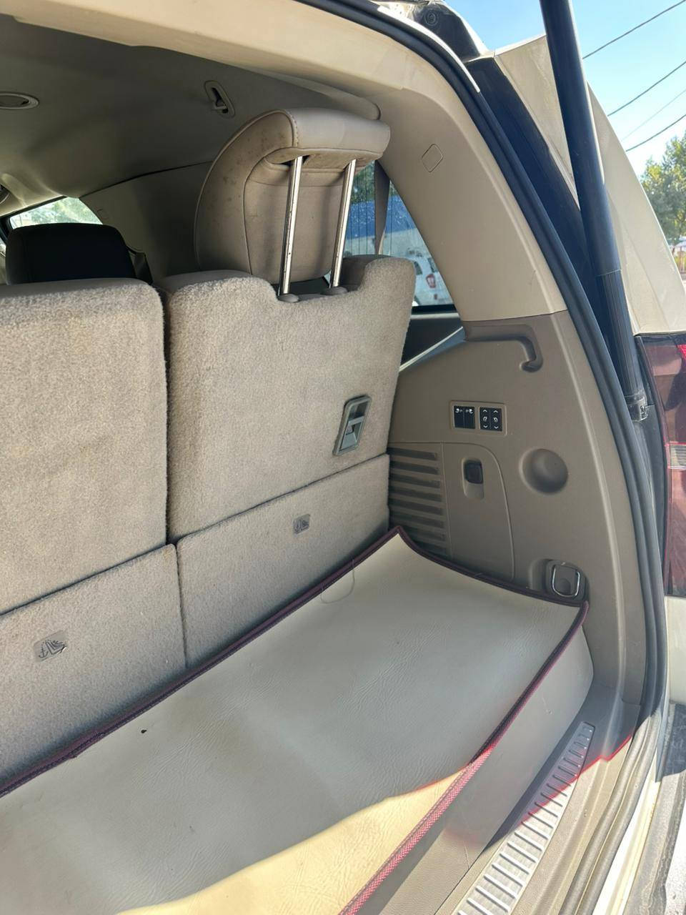 تاهو مديل 2016 LTZ مواصفاتها معروفة..
متؤمة اربيل شرط الحاسبة وبيها كتاب من مجلس النواب يعني تمشي براحتك حالك حال الاصولي حتى مكاتبة اسويلك بيها كفاله من كص وضربه وسرقه وعشاير نضافه مكينه وكيروحداده كفالة..مكينه ٥٣٠٠ مكان النجف  السعر 180. او مراوس بتاهو سودة  مكلف بالنشر ***********
