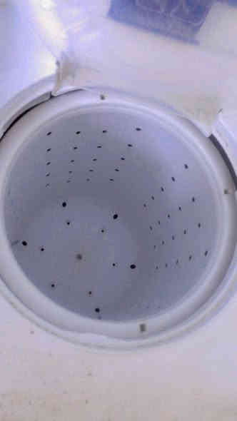 غسالة ١٢ قدم شركة الحافظ 
الساحة ١٣٠١
رقم التواصل /
***********
