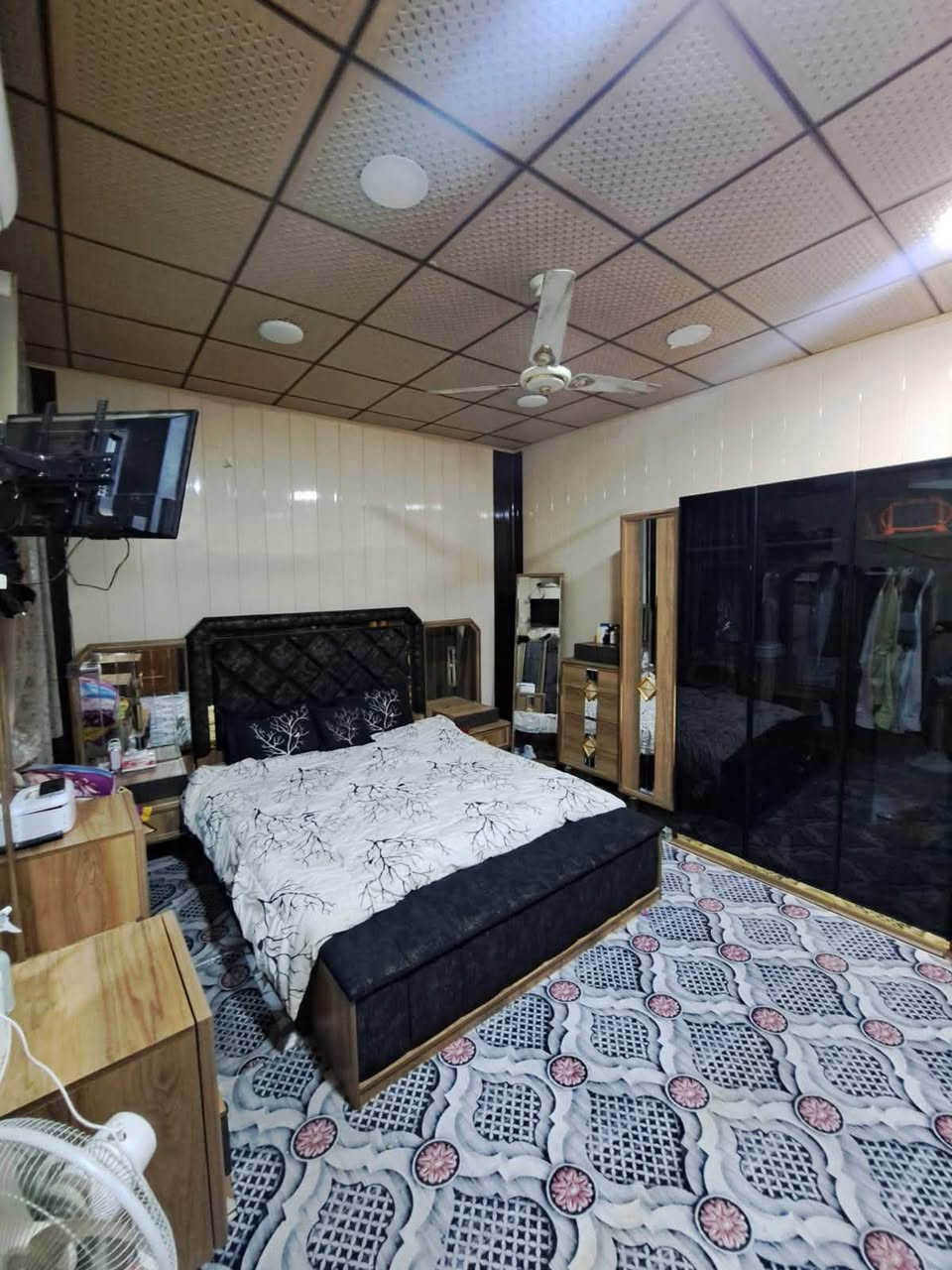 مشتمل للبيع عدد ٢ توأم مساحة كل واحد ١٠٥ متر يباع حسب الرغبه واحد او الاثنين في حي المهندسين يتكون كل مشتمل من
استقبال
صاله
مطبخ
غرفة نوم
صحيات خارجيه وذاخليه
الطايق الثاني
غرفة نوم 
صاله 
البيع نقدآ
على من يرغب بالشراء زيارتنا الى مكتبنا او الاتصال على الارقام المثبته
***********
***********
*********** وات ساب
