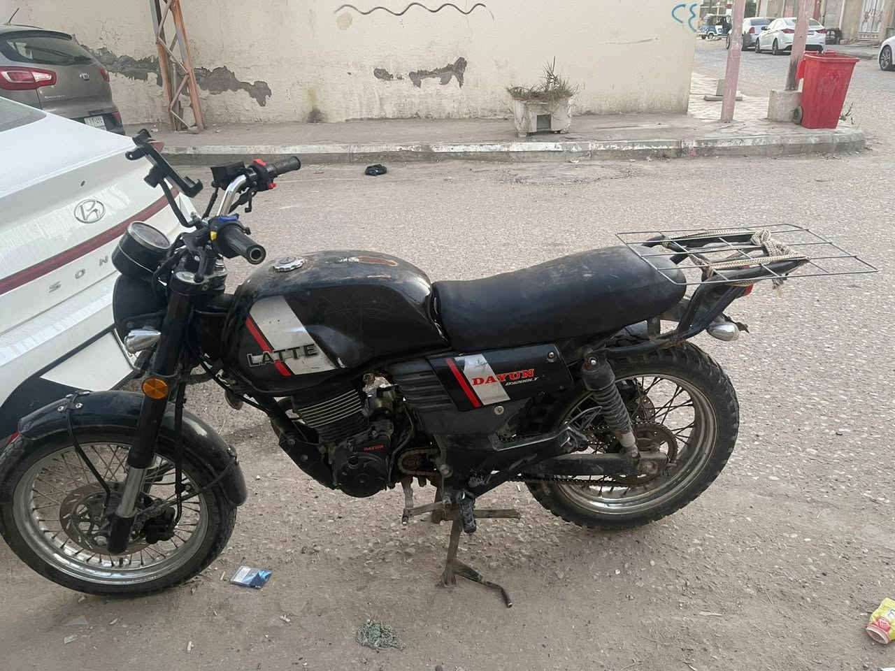 لايتي مديل ٢٢ 
مكينه ٢٠٠ ما مفتوحه 
ماشيه ٢٨ الف حقيقي
أوراق كامله سعرها مليون و 150
***********
