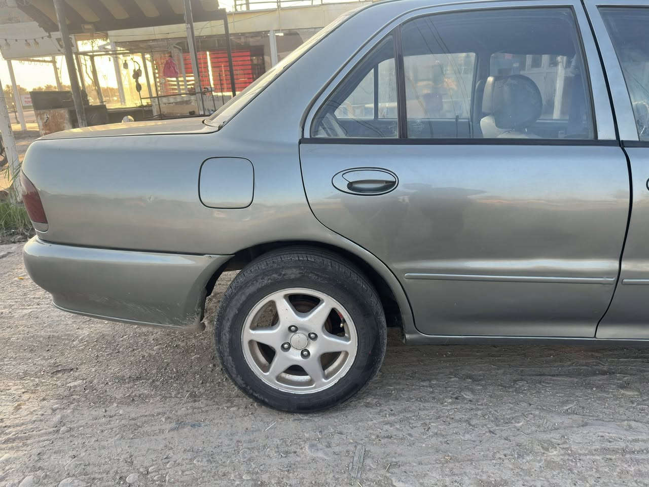 السلام عليكم بروتون 2004 صبغ عام للجماليه فقط بدون ضربة سيارة كاملة من ناحية تبريد وتدفئة تخم تاير جديد جواها رقم بغداد دولي جديد بسمي الاتصال ***********
السعر 55 بي مجال بسيط 
مكلف بالنشر مكلف بالنشر ⛔️
