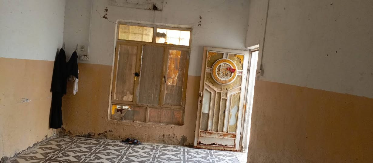 السلام عليكم بيت البيع حواسم 200متر  سعر مناسب بحي فنانين على شارع ***********
