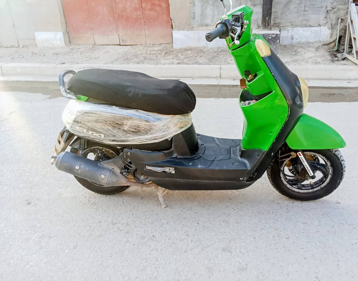 سلام عليكم اخوان دراجه بوليس نضيفه ما مفتوحه كلشي شغال كهربائيّة اشاير كلوبات سلف مع الهندر السعر 450 وبيها مجال هواي العنوان البصره القرنه رقم الهاتف ***********
