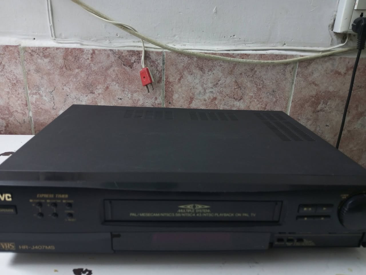 جهاز فيديو كاسيت ماركة جي  في سي //ياباني اصلي  وليس امتياز.........نوع ثقيل جهاز. بلادي بدون  اي تصليح . اطلاقنا مع الضمان...
استيراد الكويت .
4 هيد صورته جدا ممتازة .
تصفية اوتوماتيكية للصورة .
يشتغل علئ جميع الانظمة .مولتي سيستم  
عرض و تسجيل .
 ملحقات الجهاز ريموت الاصلي وكيبل كهرباء وفيش عرض 
للشاشه أو التلفزيون.... يوجد مقطع فديو لعمل الجهاز بالكامل على الخاص... بعد الحجز والاتفاق....باقي التفاصيل مراسلة الصفحه..الجهاز متوفر بالعراق....


**إذا كنت صاحب هذا الإعلان وتريد حذفه لأي سبب، رجاءا أرسل رسالة إلى الدعم الفني**
