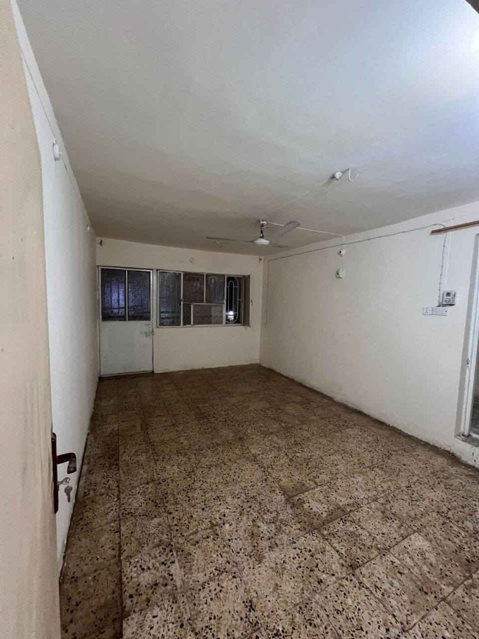 ✨ شقة للإيجار – مناسبة لعائلة صغيرة ✨
📍 الموقع: حي الطياره – خلف الدفاع المدني
📐 المساحة: تقريباً 100 متر
🔹 التفاصيل:
▪️ مطبخ
▪️ صالة
▪️ غرفة نوم
▪️ صحيات
▪️ مخزن صغير
✔️ مناسبة لعائلة صغيرة
💰 الإيجار: 350 ألف دينار
(شامل الماء والكهرباء)
📞 للاستفسار: 

*********** 
#عقارات_بابل
#إيجار
#بيوت_للإيجار
#الحلة
#فرص_عقارية
