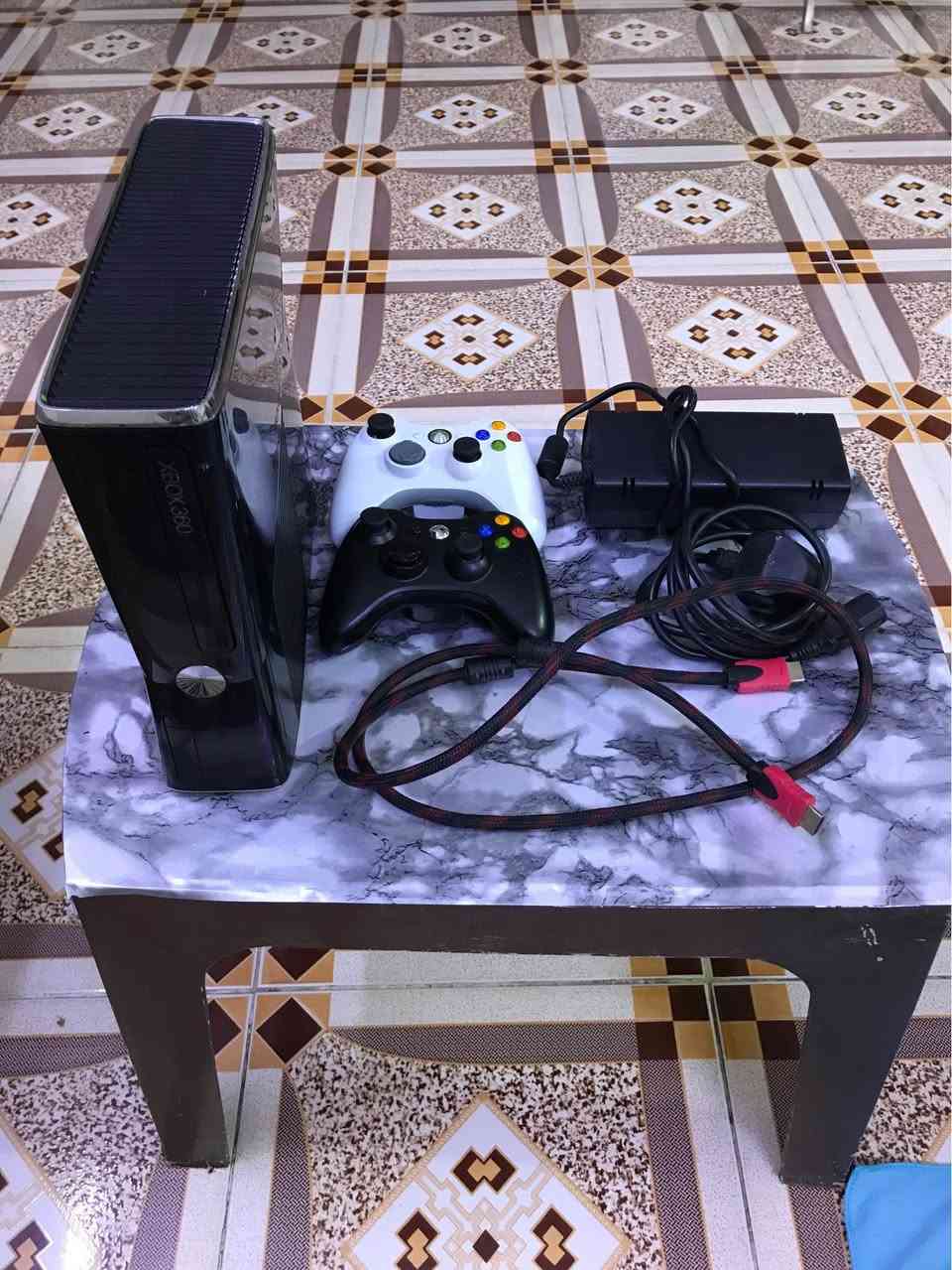 سلام عليكم للبيع اكس بوكس 360 جهاز اخو الجديد لوك كلش كلش نظيف بي 195 لعبة هارد 320كيكا يدتين نظيفات كلشش ومكان القرص يشتغل للتأكيد منطيك وياه قرص وشرط الفحص سعر 120الف بي مجال كلش قليل مكاني كركوك *********** كركوك, العراق
