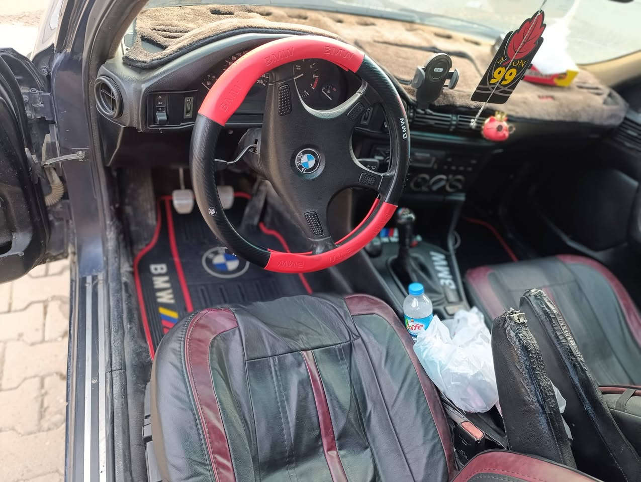 سلام عليكم 
للبيع BMW 520 مديل 91 لون نيلي 
گير عادي فتحه سقف و جام كهربائي كشنات جلد گير محرك كهربائيات كلها بشرط منظومه زنون صدر امامي خلفي كلها بشرط 4 تايرات جديدة ويل خليه جديد رقم سليمانيه رقم و السنويه جديده لحد 2029 السيارة جاهزة صبغ جماليه 
السعر 53وبي مجال مكاني كركوك 
*********** واتساب 
***********
