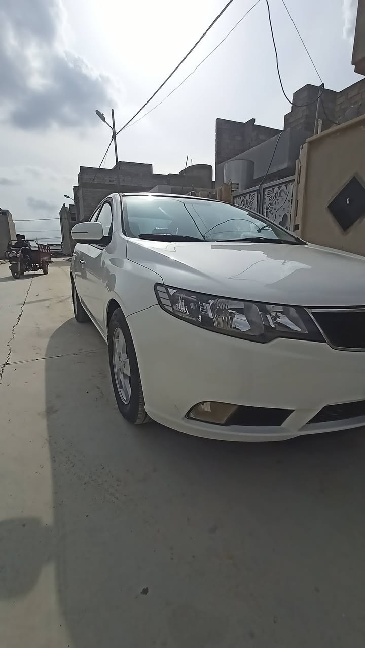 السلام عليكم كيا سيراتو للبيع موديل 2012 السياره فول بصمة شفتات استيرن فتحه سقف دبل كير الكير 6نمر كشنات جلد  مكفوله من ضرر بيها كلير بي صفحت النفر عنوان موصل *********** واتساب وا اتصال
