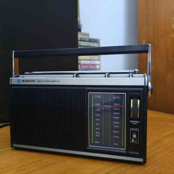 تحفه من نوادر اجهزه يابانيه
سانيو RP7410
انتاج اليابان 1970
جهاز نقص كارتون 
جهاز موجتين FM AM 
سحب ونقاوه صوت جدا قوي 
يعمل كهرباء مباشر وبطاريات 4 حجم وسط 
الاستفسار مراسلة الصفحه 
أو الاتصال***********
