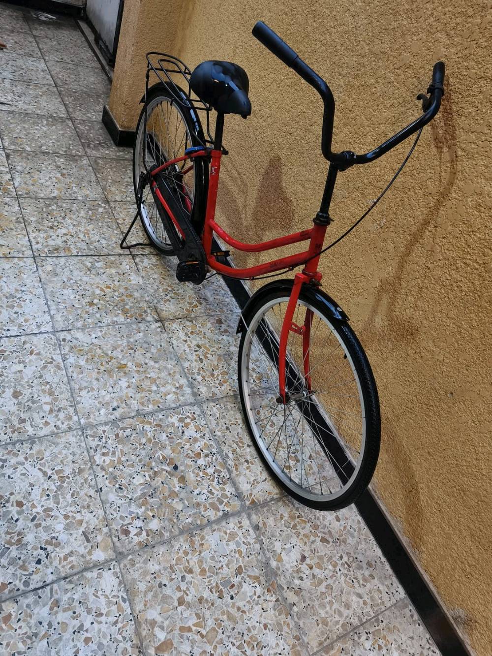 السلام عليكم اخوان بايسكل للبيع سياحي حجم 26 مصبوغ فوك الصبغ مالته البايسكل التايرات جدد الرنكات جدد المداكر جدد الصينيه جديده الكشن جديد البريك شغال القفل شغال كامل امكمل سعره50الف بي مجال 
مكاني بصره صبخة العرب 
رقم ***********