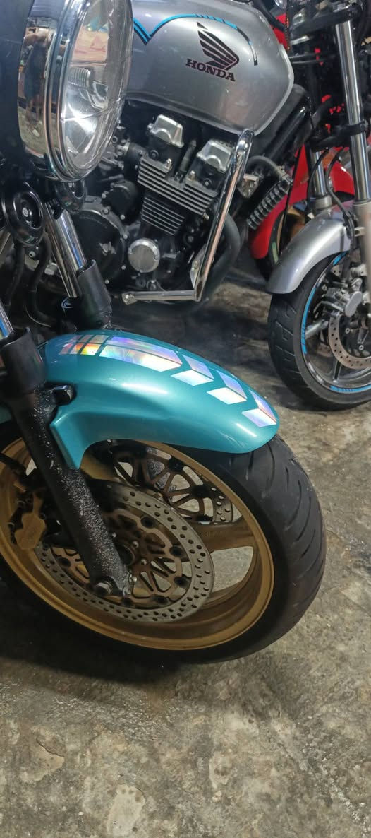 السلام عليكم دراجات للبيع سي بي 4 400 الجيل الرابع 26 سي بي 4 750 35 او مراوس ميسان دراجات ما ماشيه***********
