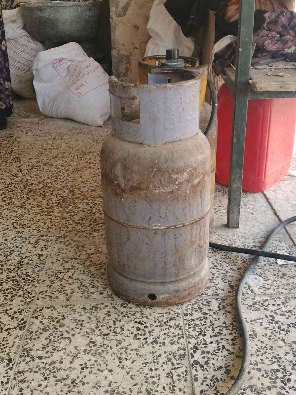 يا الله سلام عليكم ورحمه الله وبركاته 
كشر قنينه عراقي
غنينه كوزان سوري 
نراكيل عدد ثنين 
بريمز نفط
للبيع مكاني بغداد الكماليه 
رقم الهاتف ***********
