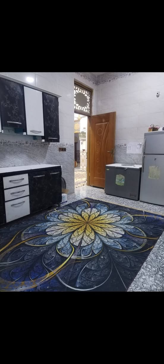 بيت للبيع بناء 2024 بحي الغدير بل أوله بصطرت الكوام طابقين يتكون الطابق الأول استقبال وصاله وغرفتين 2 ومطبخ ومجمع صحي داخلي ومجمع صحي خارجي والطابق الثاني يحتوي عل غرفتين وصاله ومجمع صحي المساحه 200م الاستفسار الاتصال على الرقم ***********
