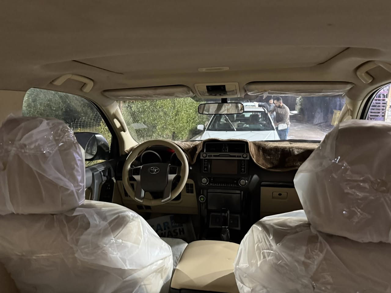 سلام عليكم برادو١٧ ///TXLسياره فول واحد علا واحد فتحه بصمه دبل تانكي 7راكب مدوشمة جلد V6سلندر سياره مري شفط تشغيل عن بعد سياره حداديه كير مكينه تبريد كله علا وضع شركه ماشيه 124الف حقيقي علا وضعها  بيها دعاميات الاامامية مبدلة والخلفية مصبوغة للجمالية فقط تخم تاير جديد مال شركة 
كفاله عامه من صبغ او فتح رقم بغداد بسمي تحويل ثاني يوم سعرها370 وبيهة مجال 
***********5رقم صاحب السيارة
