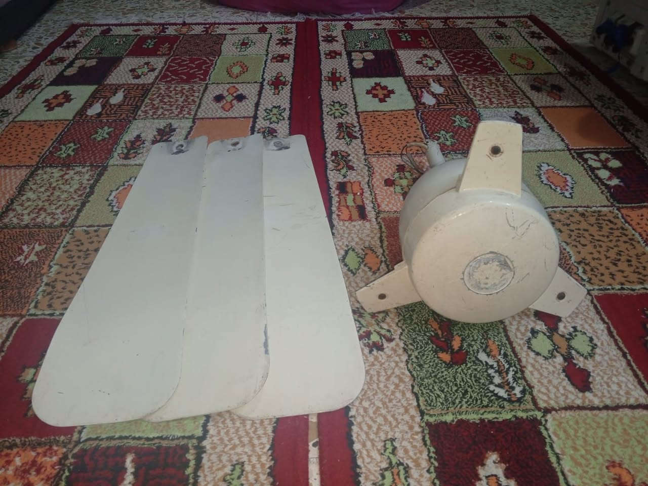 السلام عليكم
مروحة سقفية اندولا نظيفة وشغالة 
السعر 35 شغالة
المكان بغداد العبيدي
***********
