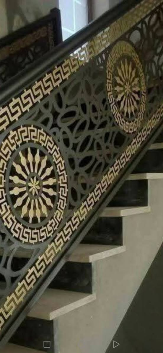 سلام عليكم حسين حداد لكافة انواع حداده جملونات ديكورات منازل باب خارجي داخلي مرجوحه میز طعام للاستفسار عن طريق الواتساب ***********
