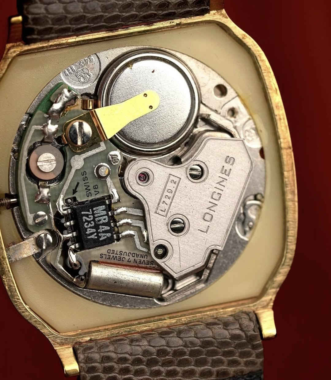 Longines
الساعه من الماركه العريقه لونجين السويسريه المطليه ب الذهب سمك 20 ميكرون ، من انتاج السبعينيات 
القطر 34
تعمل بنظام البطاريه
الساعه يجي وياها السير الجوزي و العسلي و البيجي


**إذا كنت صاحب هذا الإعلان وتريد حذفه لأي سبب، رجاءا أرسل رسالة إلى الدعم الفني**