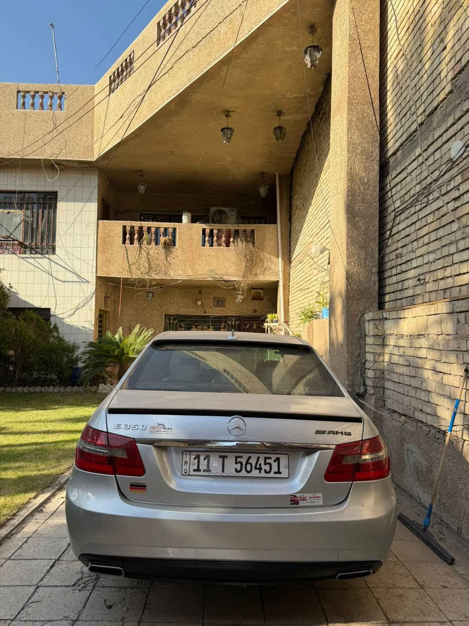 للبيع مارسدس E350 موديل 2011 وارد امريكي حادثها جاملغ وبنيد بدون شواصي الباقي مكفول ماشيه 110 حقيقي فول مواصفات جاهزه كير مكينه صدر خلفي امامي جديد مابيها اي نقص خير من الله رقم بغداد انكليزي بسمنه تحويل ثاني يوم السعر 160 مكانها بغداد الشعب للستفسار ***********
